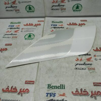 برچسب (ارم) عدد 2 رنگ روشن روی بغل باک موتور بنلی 300 دو سیلندر جدید نیوفیس اصلی (سمت راست)