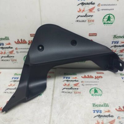 قاب (کاور فلاپ) لچکی داخل زیر بغل باله باک موتور بنلی 300 دوسیلندر قدیم اصلی (سمت چپ)