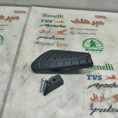 لاستیک بزرگ و کوچک روی جا پایه موتور بنلی کامل شرکتی (سمت راست)